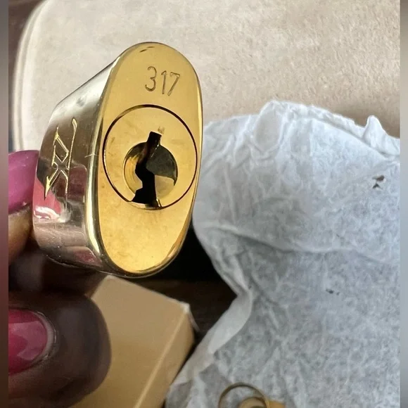 🎉AUTHENTIC Louis Vuitton Gold  Lock and 1 Key - Picture 8 of 8